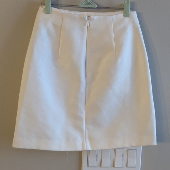 White with gold buttons mini skirt - Picture 4 of 4